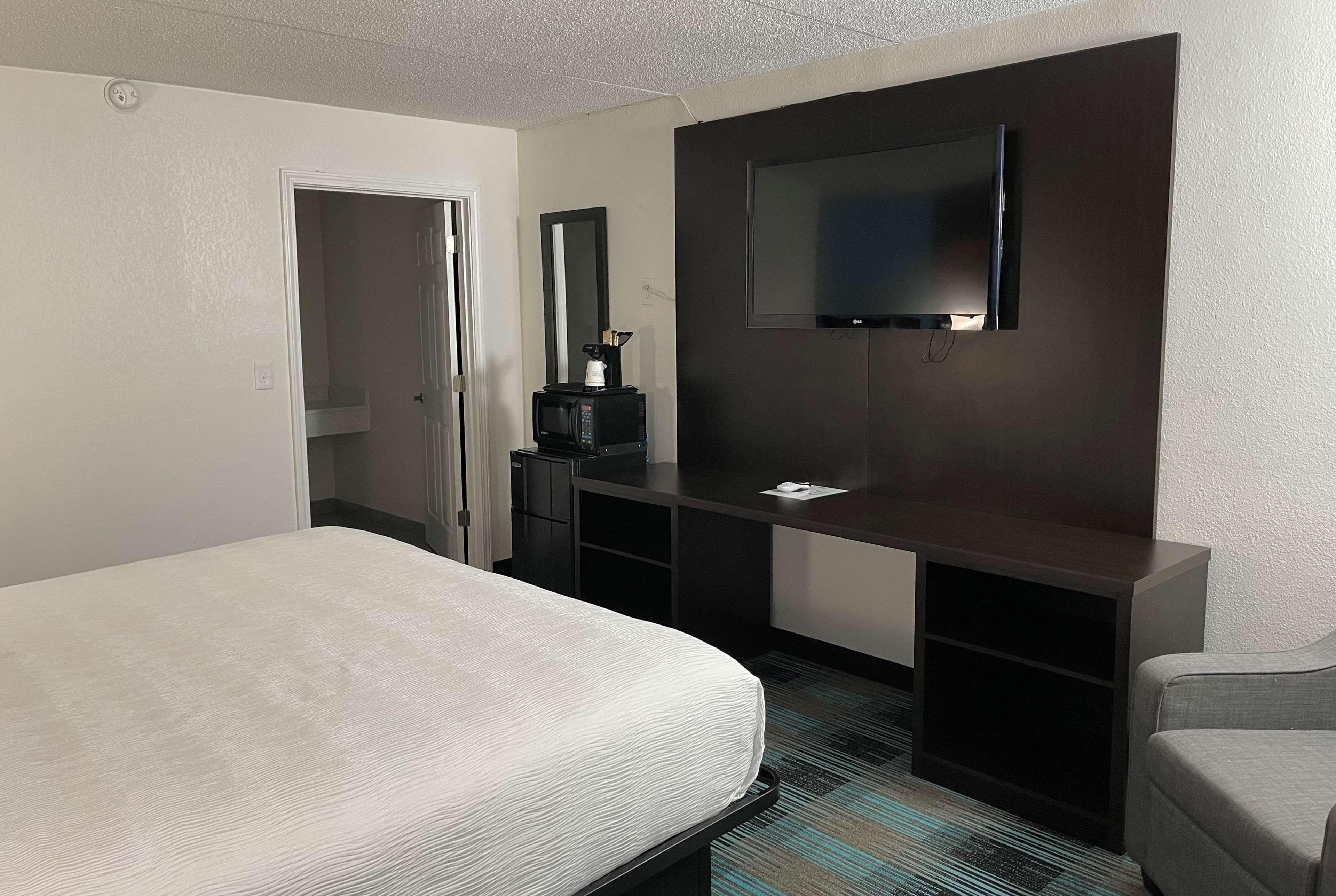 Days Inn By Wyndham Calhoun Ga I-75 And Us-41 Kültér fotó