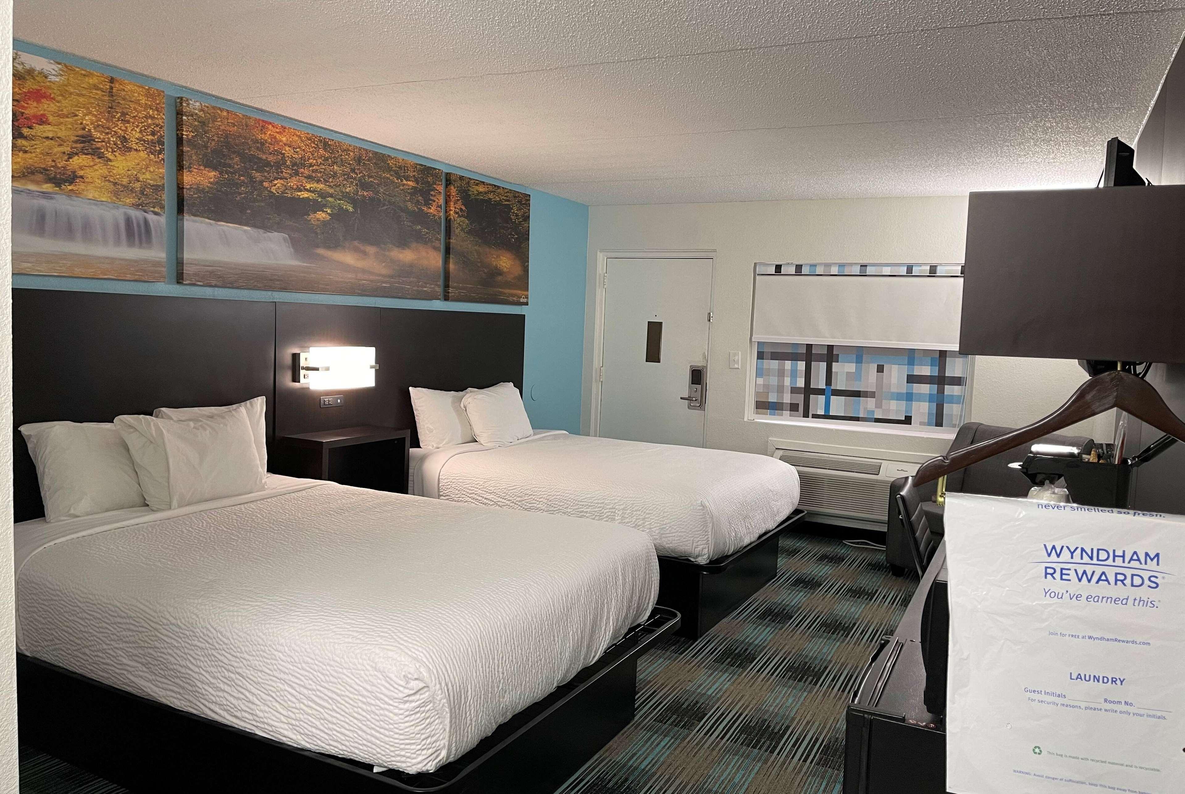 Days Inn By Wyndham Calhoun Ga I-75 And Us-41 Kültér fotó