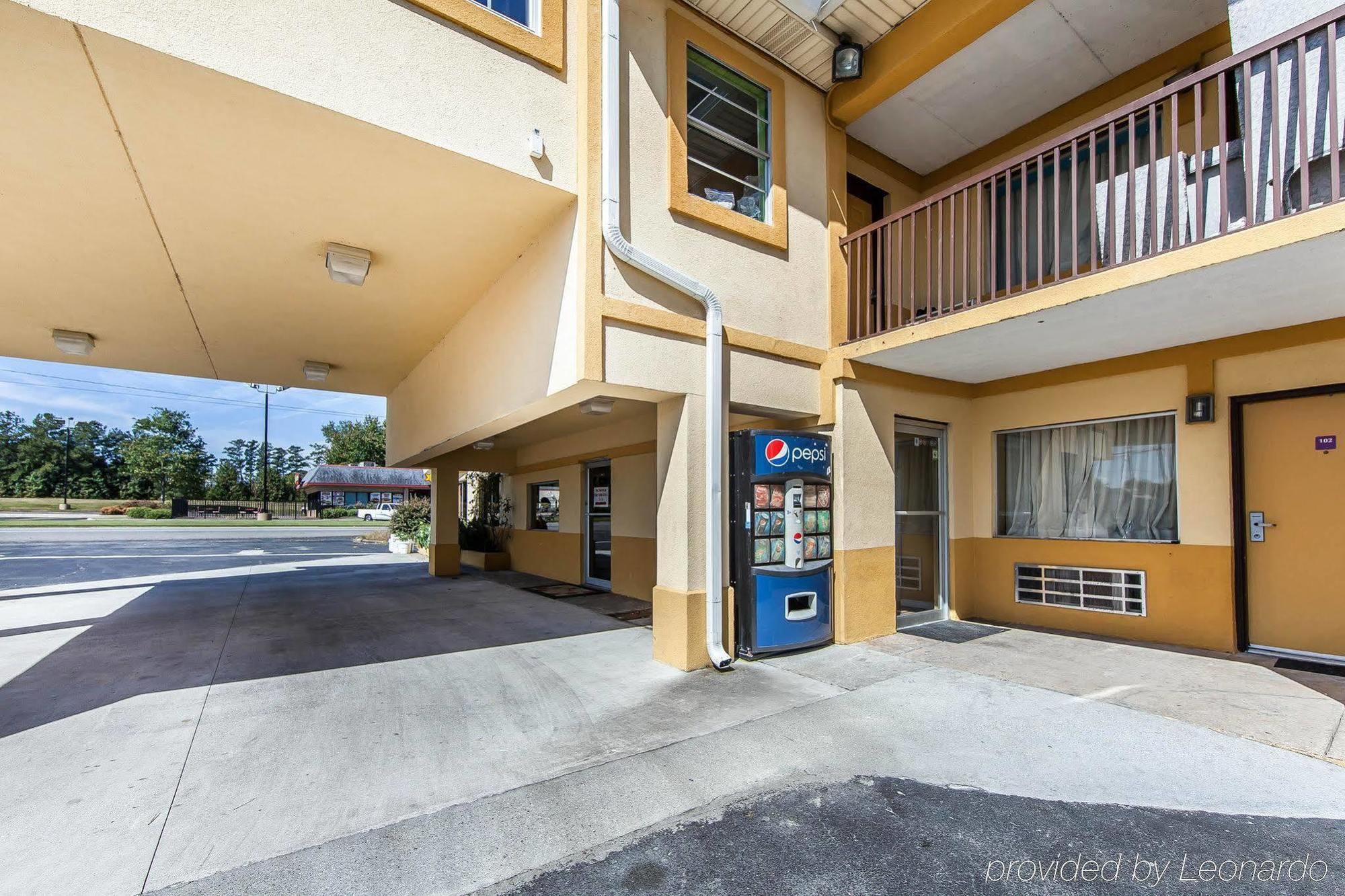 Days Inn By Wyndham Calhoun Ga I-75 And Us-41 Kültér fotó