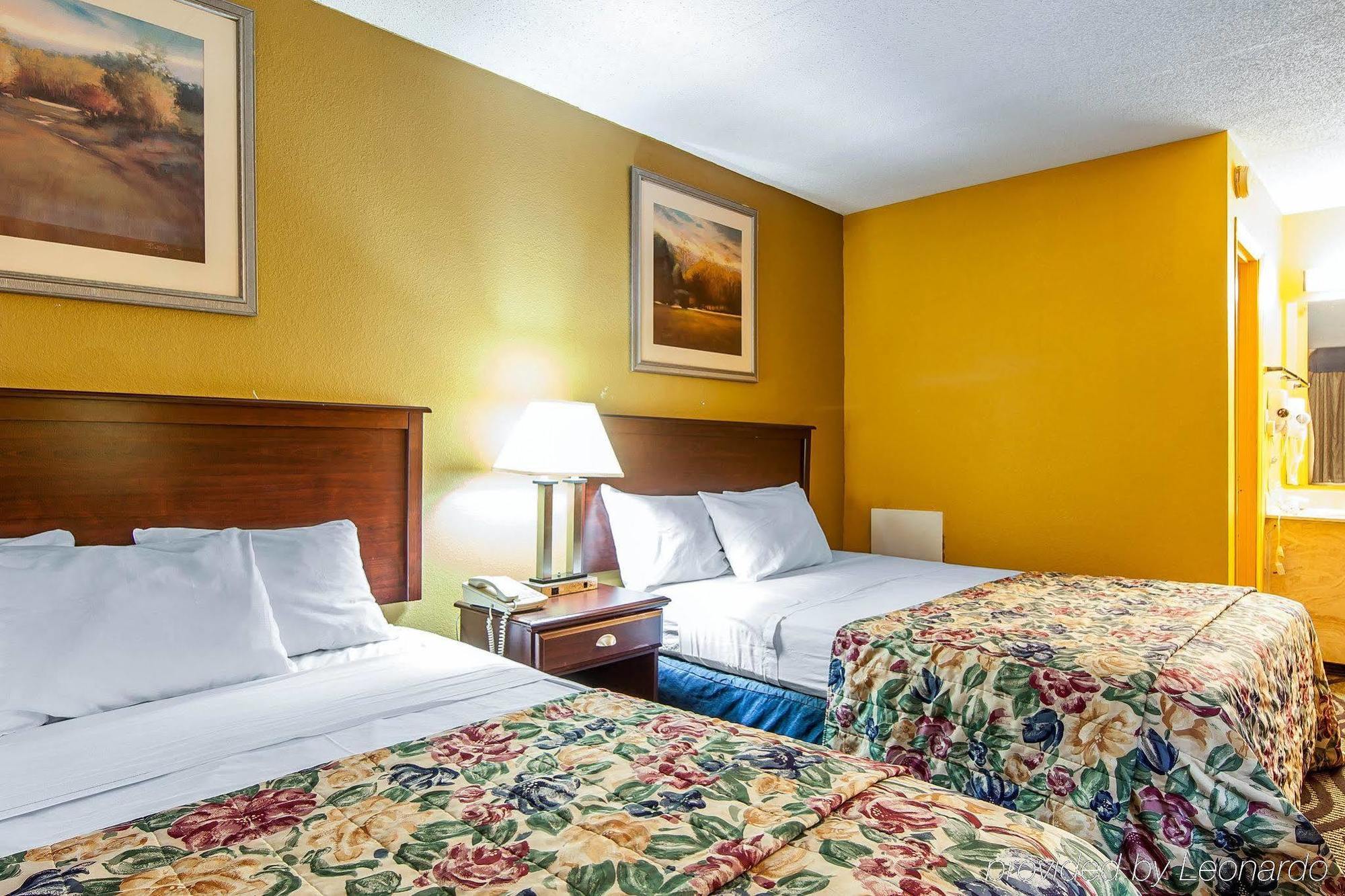 Days Inn By Wyndham Calhoun Ga I-75 And Us-41 Kültér fotó