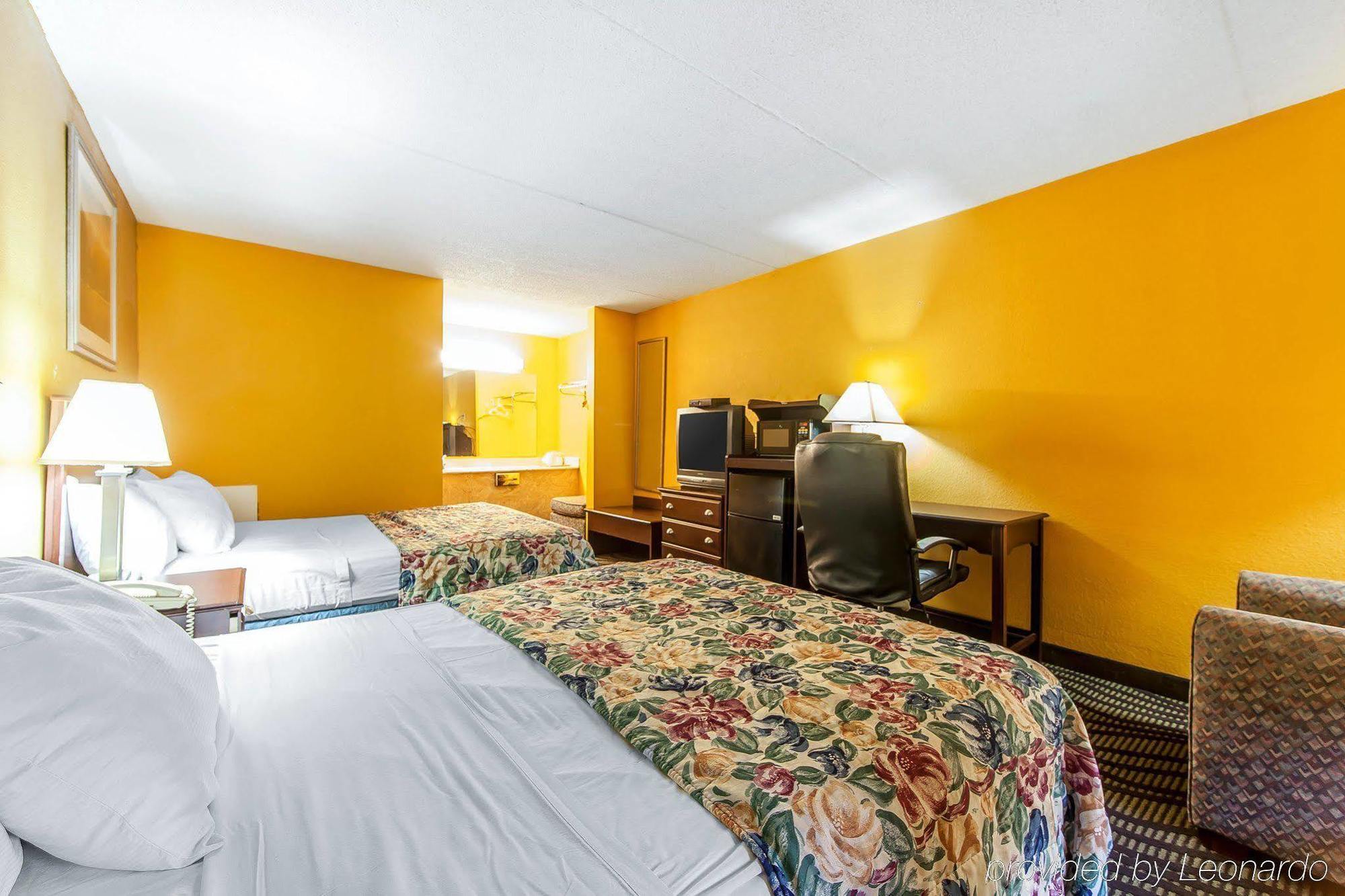 Days Inn By Wyndham Calhoun Ga I-75 And Us-41 Kültér fotó
