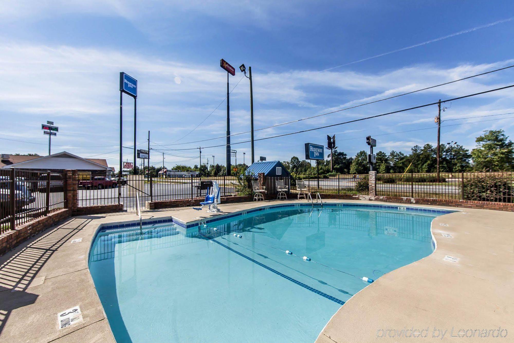 Days Inn By Wyndham Calhoun Ga I-75 And Us-41 Kültér fotó