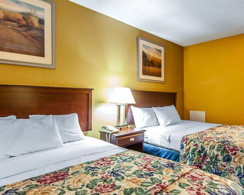 Days Inn By Wyndham Calhoun Ga I-75 And Us-41 Szoba fotó