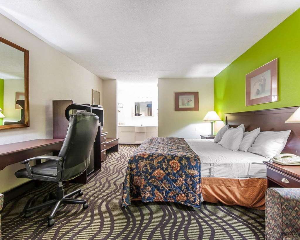 Days Inn By Wyndham Calhoun Ga I-75 And Us-41 Szoba fotó