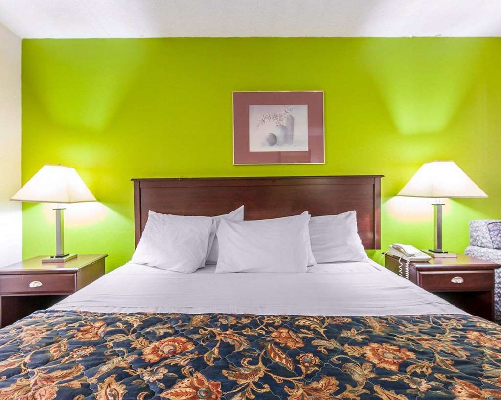 Days Inn By Wyndham Calhoun Ga I-75 And Us-41 Szoba fotó