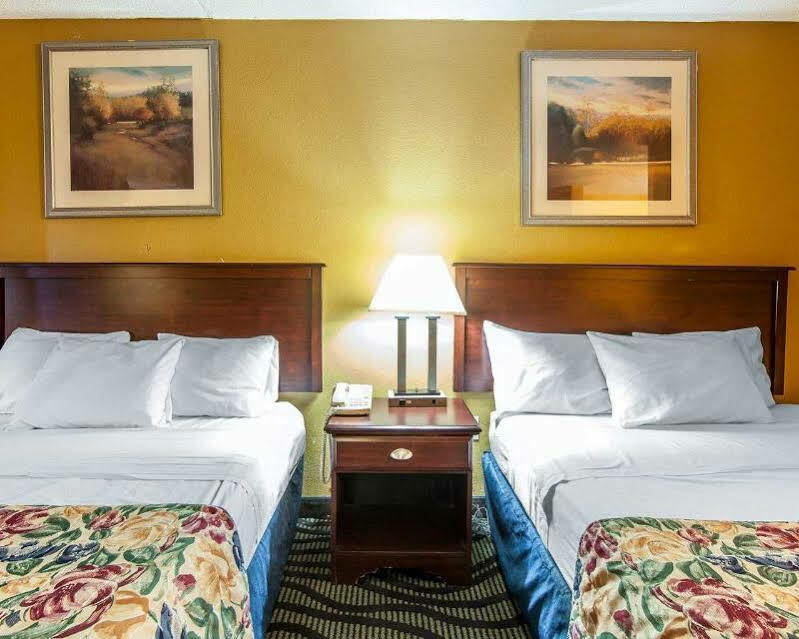 Days Inn By Wyndham Calhoun Ga I-75 And Us-41 Kültér fotó